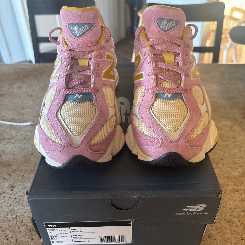 New balance 9060 women’s 8.5 men’s 7
